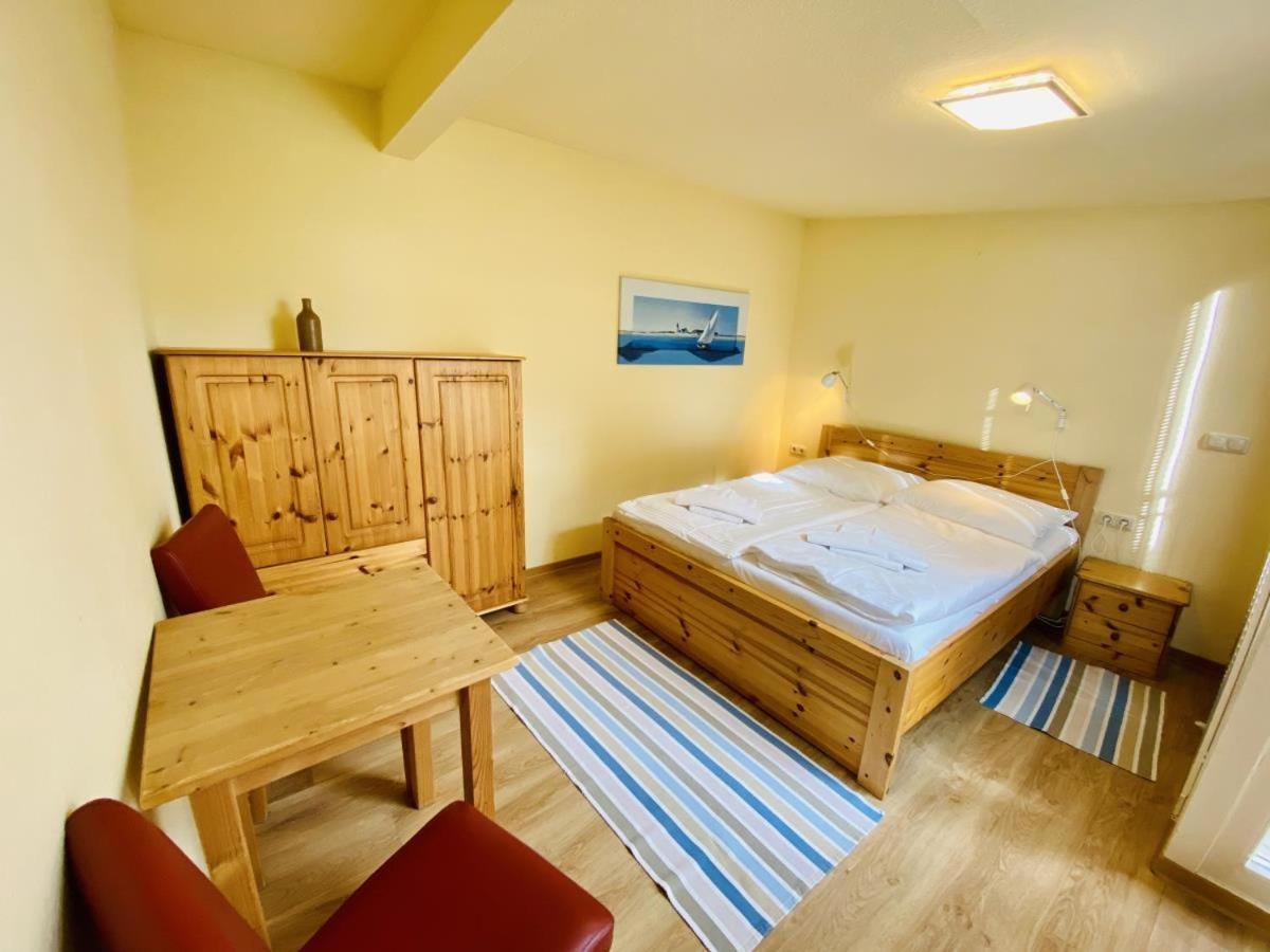 Apartment Sonnendeck, Direkt Am Leuchtturm Rostock